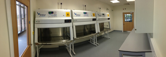 包含泰事達開發的63臺安全柜的完整設備包已經送交到高威的愛爾蘭國立大學新的生物醫學科學研究機構(高威大學)。高威大學生物醫學科學研究機構的活動專門針對癌癥研究、再生醫學和醣質科學。泰事達提供的安全柜的設計考慮了醫學和臨床研究領域特定的生物工藝應用。